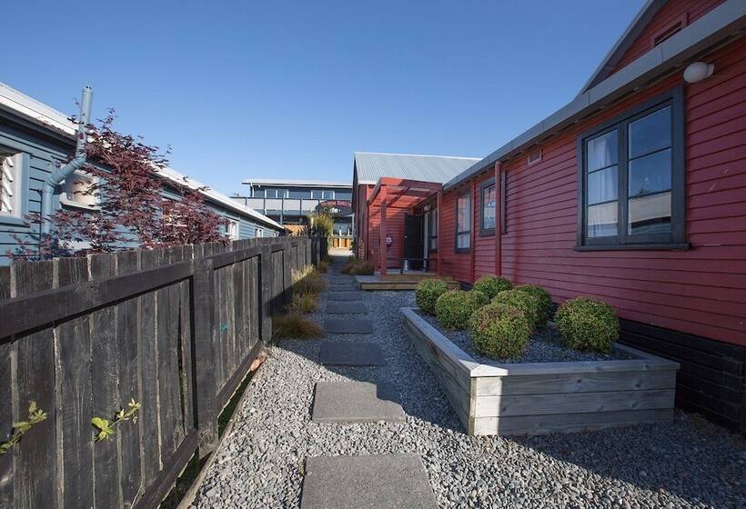 הוסטל Lknz Lodge & Cafe