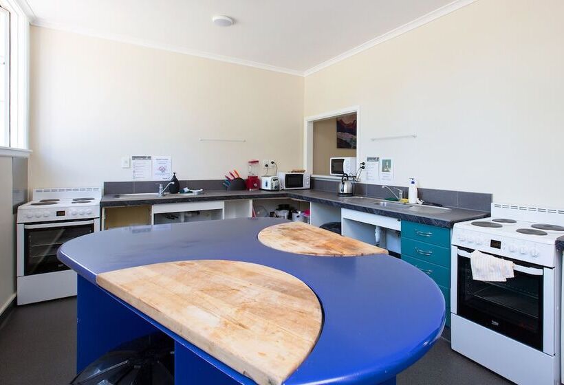 הוסטל Lknz Lodge & Cafe