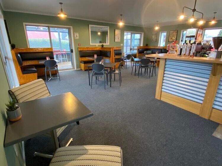 הוסטל Lknz Lodge & Cafe