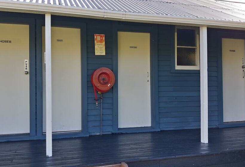 הוסטל Lknz Lodge & Cafe