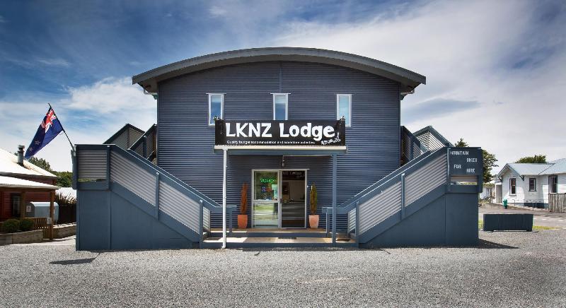 הוסטל Lknz Lodge & Cafe