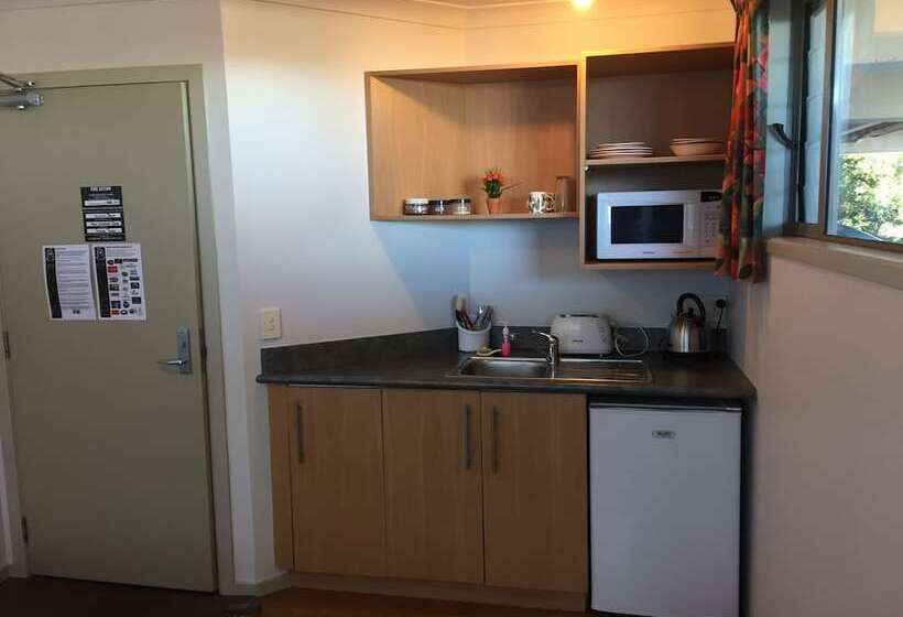 ユースホステル Tiki Lodge Backpackers