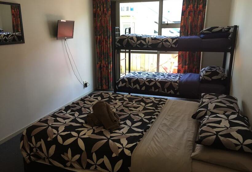 ユースホステル Tiki Lodge Backpackers