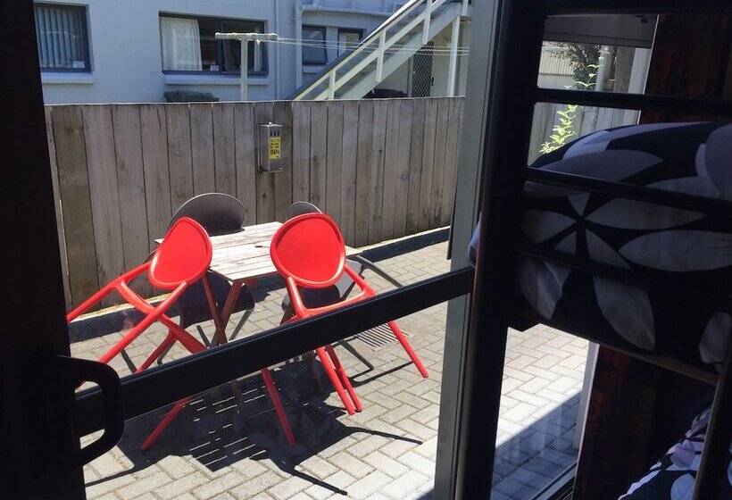 ユースホステル Tiki Lodge Backpackers