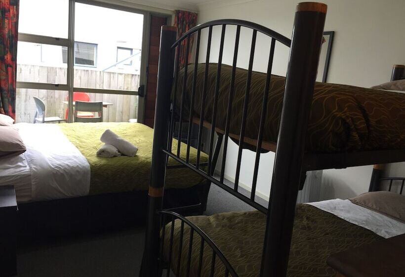 ユースホステル Tiki Lodge Backpackers