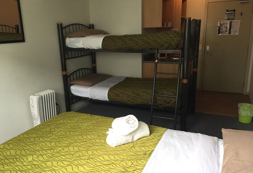 ユースホステル Tiki Lodge Backpackers