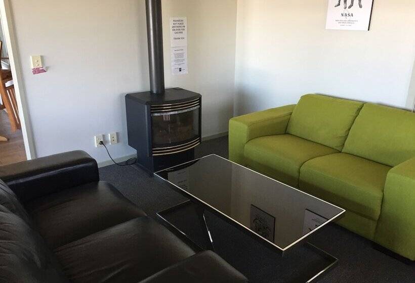 ユースホステル Tiki Lodge Backpackers