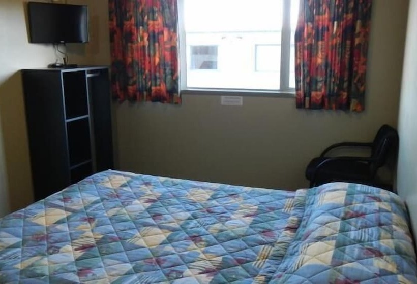 ユースホステル Tiki Lodge Backpackers