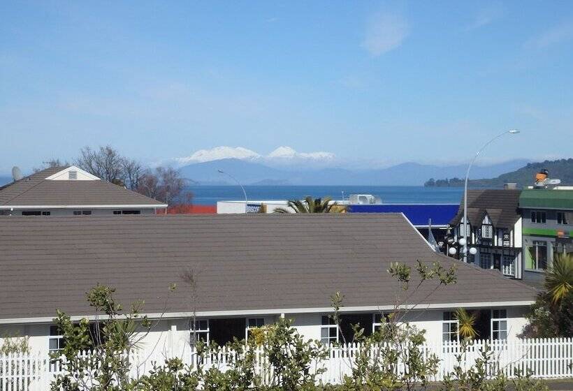 ユースホステル Tiki Lodge Backpackers