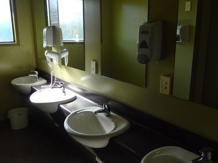 ユースホステル Tiki Lodge Backpackers