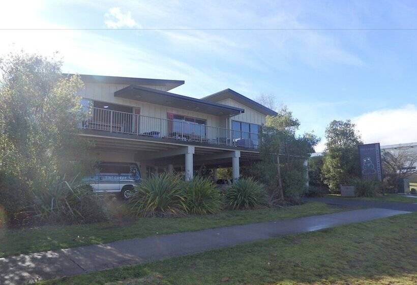 ユースホステル Tiki Lodge Backpackers