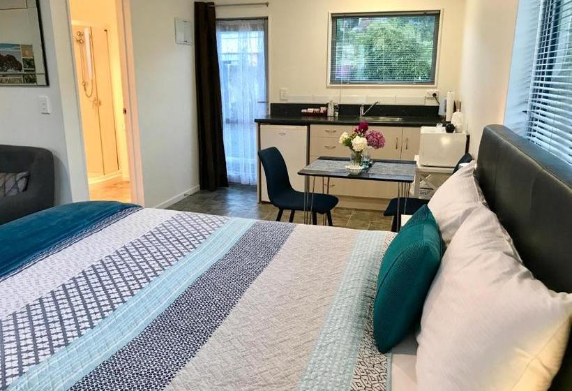 צימר Bluff Ocean Vista Motel