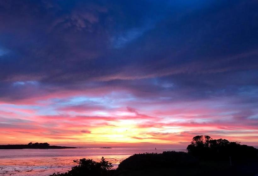 צימר Bluff Ocean Vista Motel