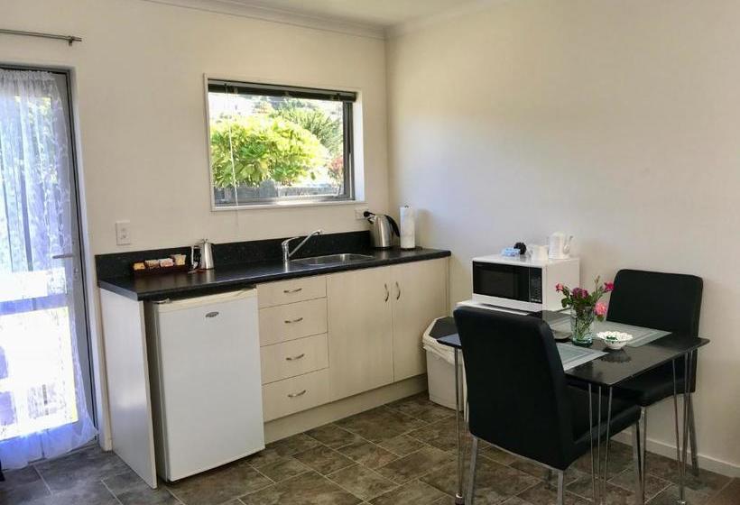 צימר Bluff Ocean Vista Motel