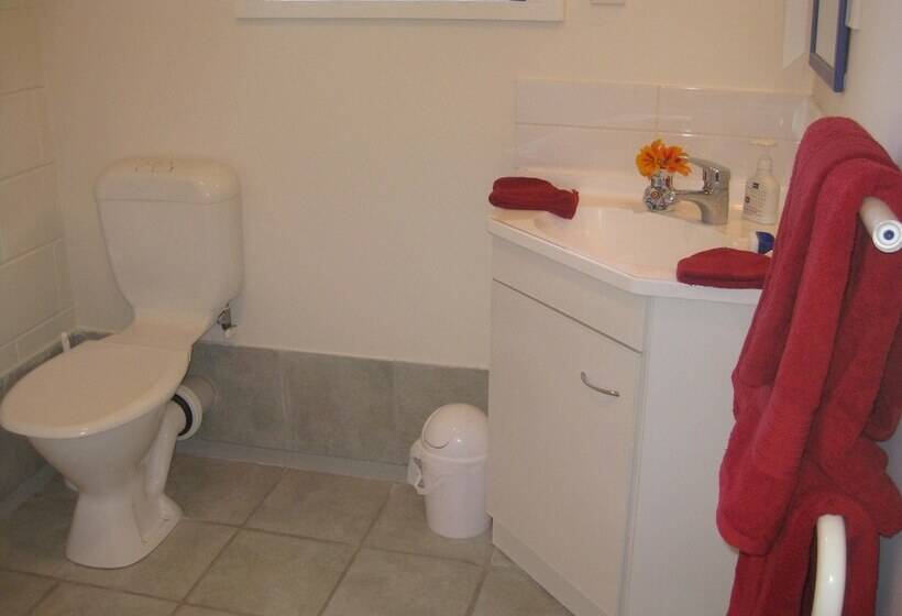 צימר Moanarua Beach Cottage