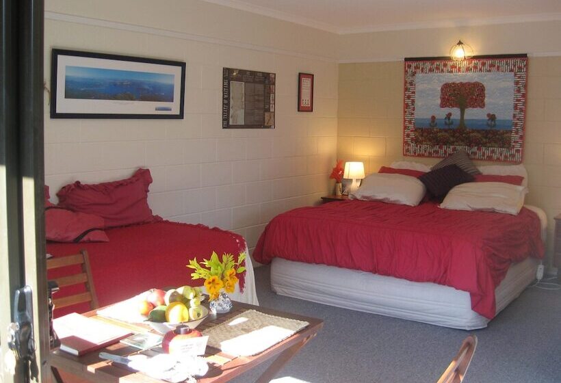 צימר Moanarua Beach Cottage