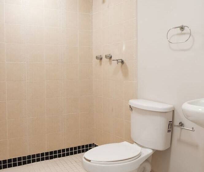 Boca Inn Hotel & Suites