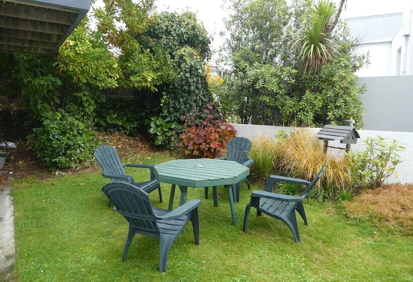 Caples Court Motel & Apartments