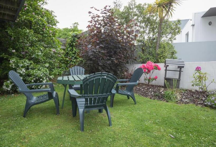 Caples Court Motel & Apartments