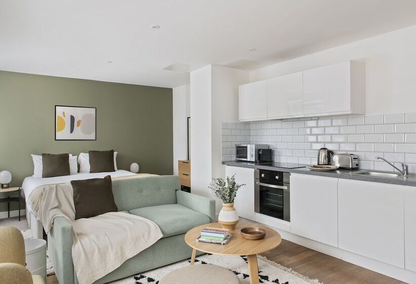 Cove Minshull Street