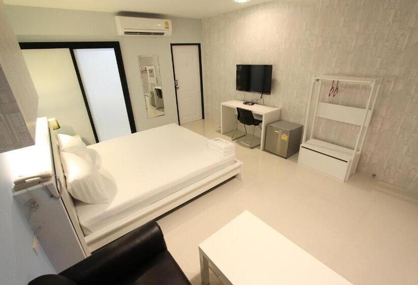 Eazy Motel B.a.n.g.n.a