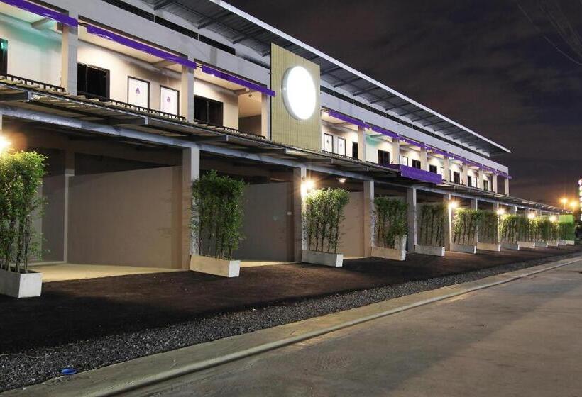 Eazy Motel B.a.n.g.n.a