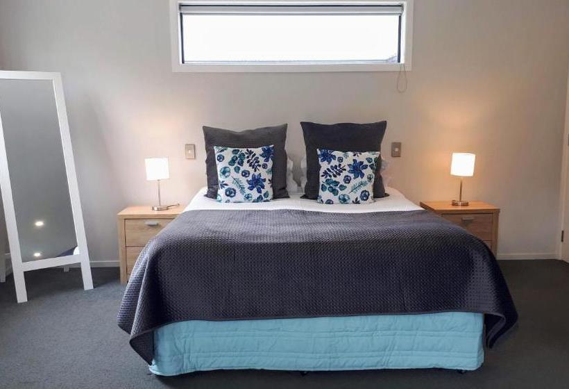 Glenorchy Peaks B&b