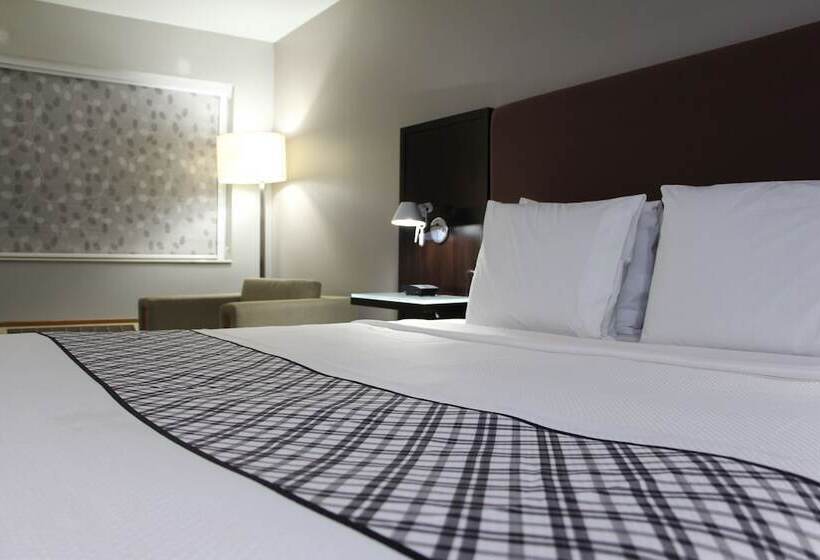 فندق Westbridge Inn & Suites