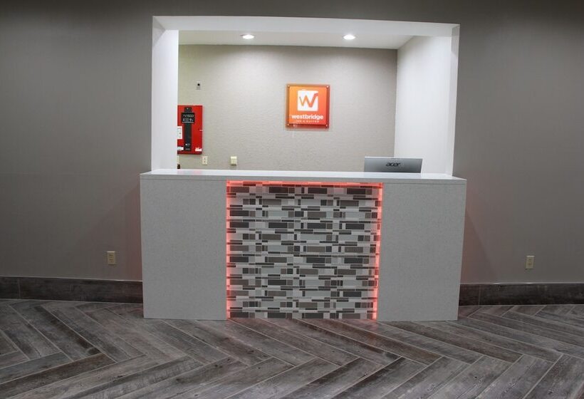 فندق Westbridge Inn & Suites