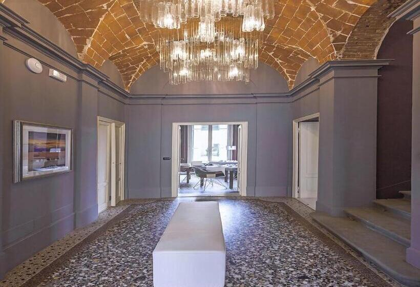 هتل Astro Mediceo