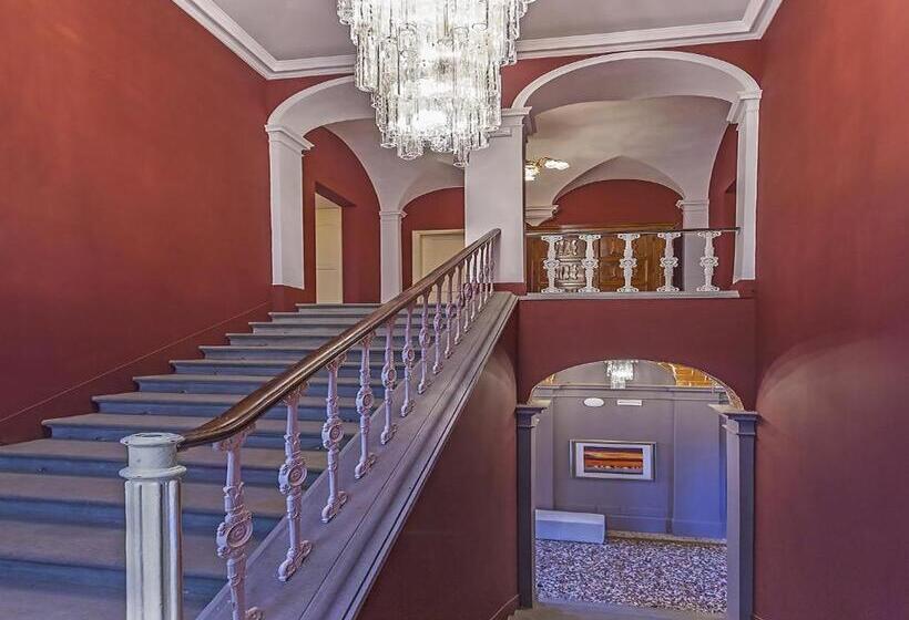 هتل Astro Mediceo