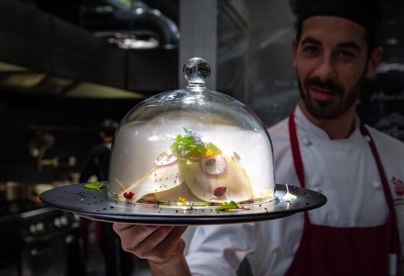 هتل Astro Mediceo