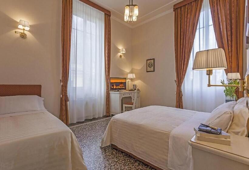 هتل Astro Mediceo