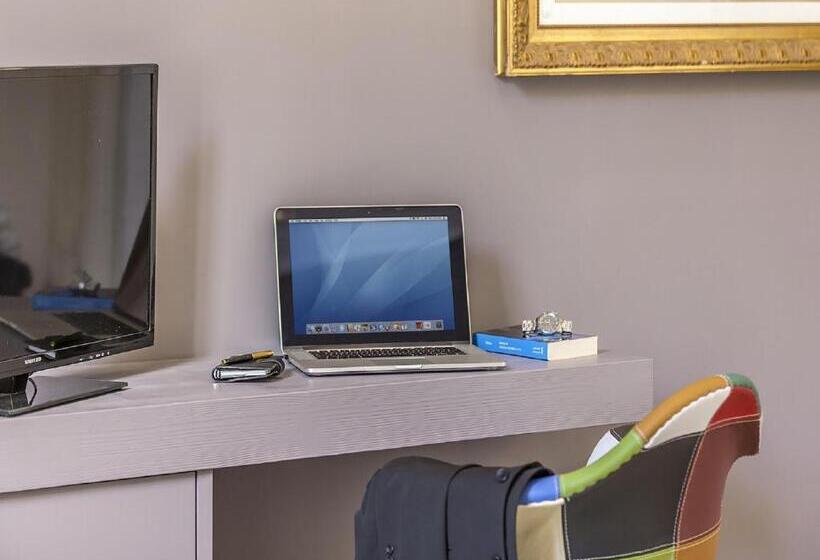 هتل Astro Mediceo