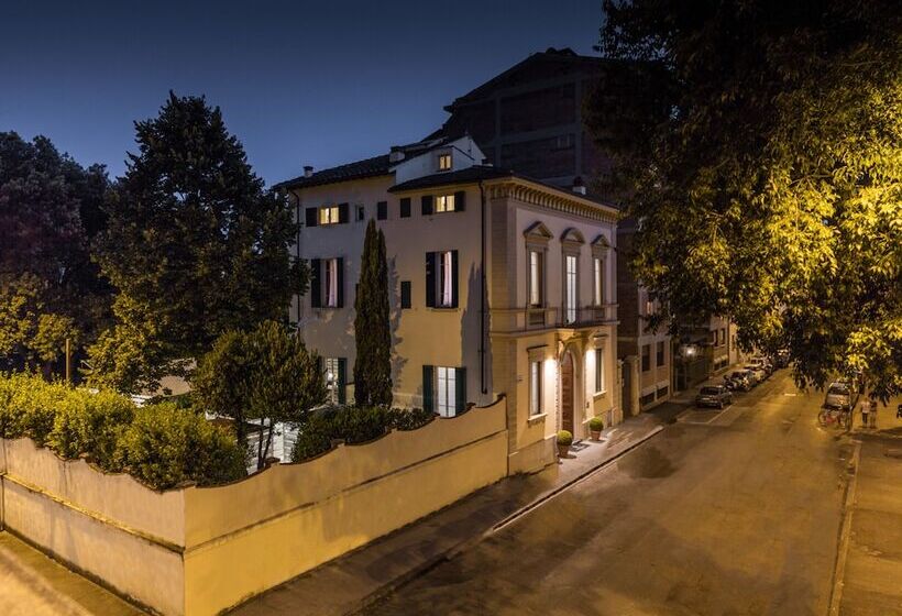 هتل Astro Mediceo