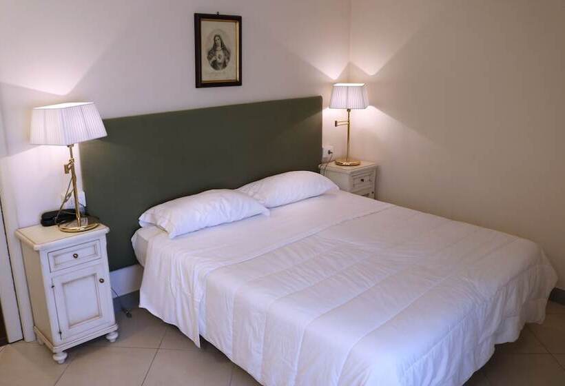 هتل Astro Mediceo