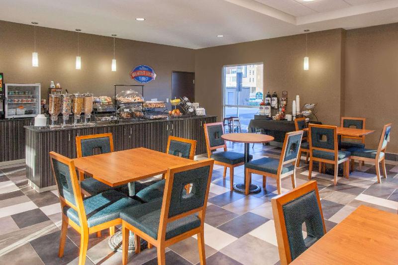 בית מלון כפרי Baymont By Wyndham Grand Forks