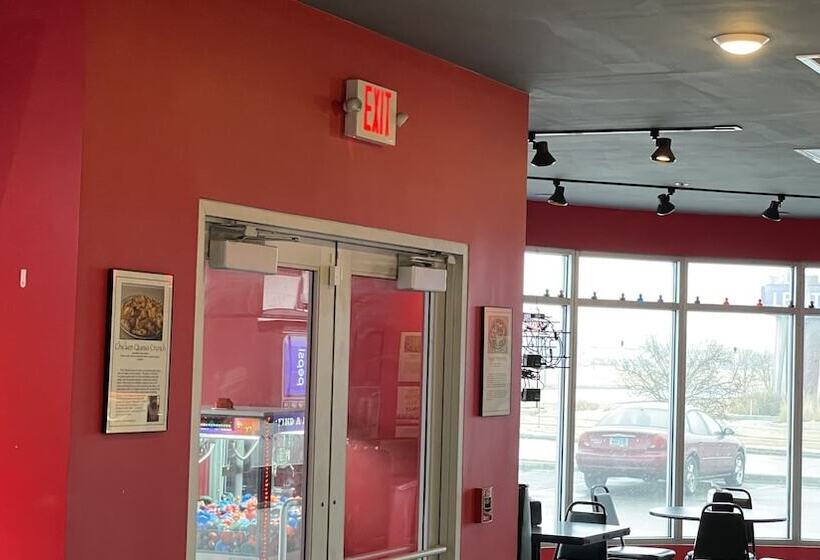 בית מלון כפרי Baymont By Wyndham Grand Forks