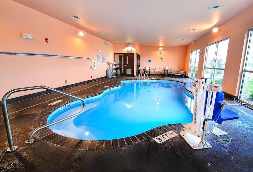 בית מלון כפרי Baymont By Wyndham Grand Forks