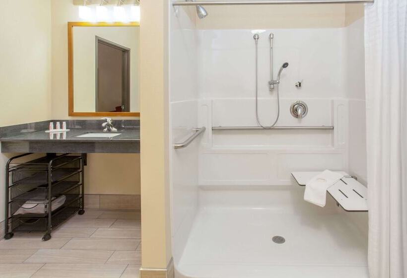 בית מלון כפרי Baymont By Wyndham Grand Forks