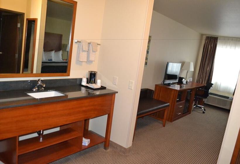 בית מלון כפרי Baymont By Wyndham Grand Forks