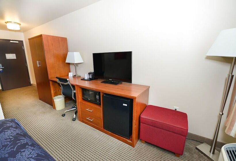 בית מלון כפרי Baymont By Wyndham Grand Forks