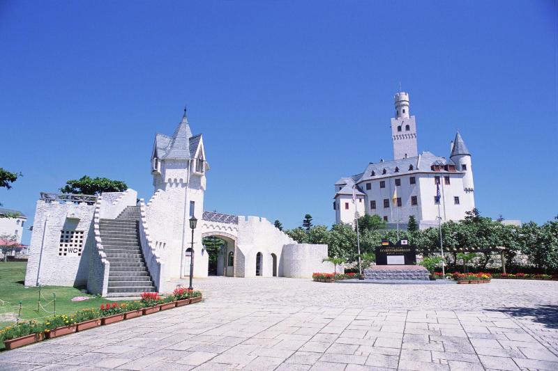 Отель Breeze Bay Marina