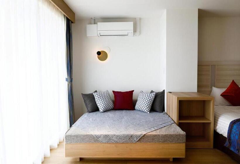 Отель Breeze Bay Marina