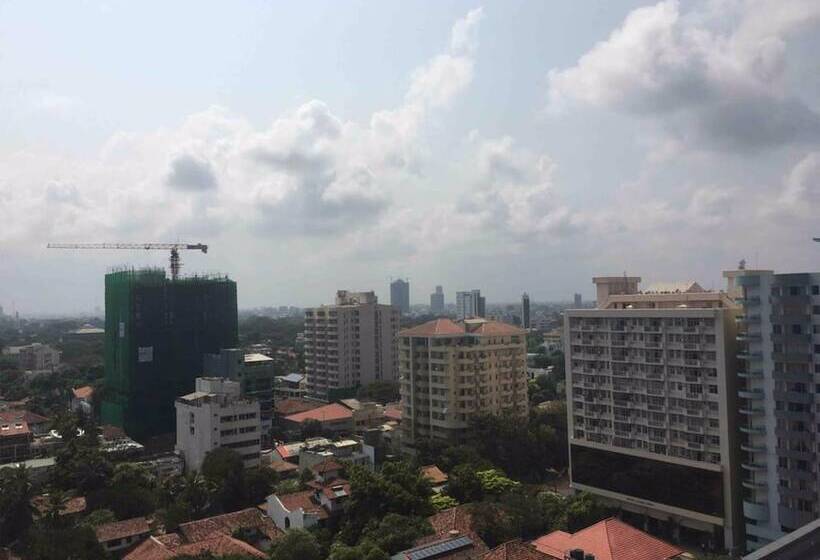 호텔 Cockpit Airport Reach