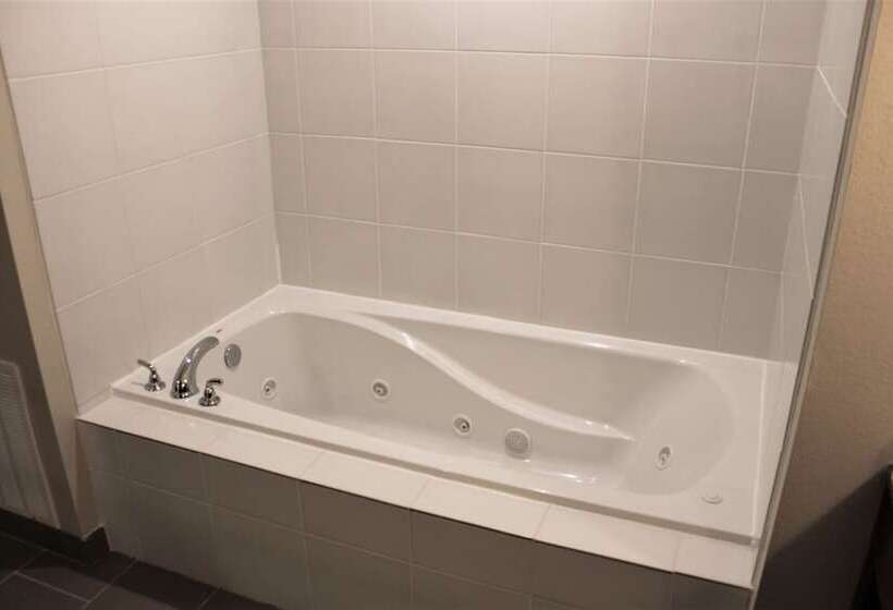 هتل Comfort Suites   Dodge City