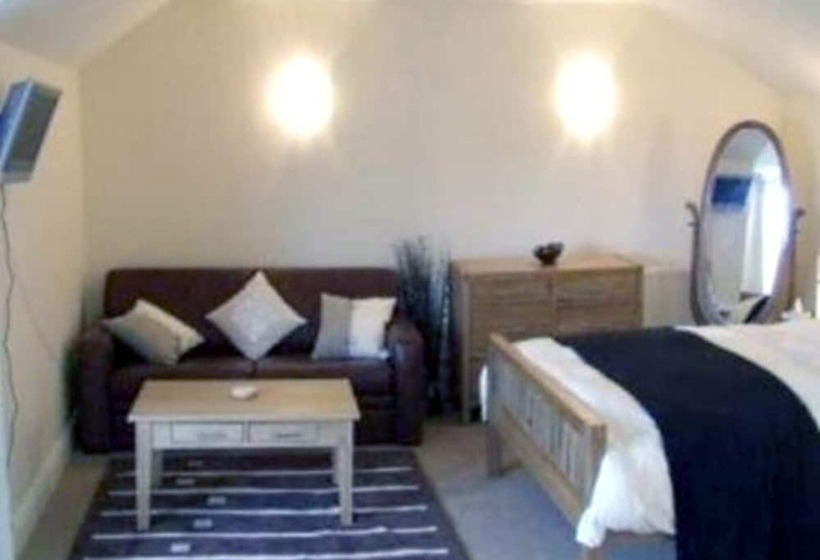 Отель The Dolphin Tavern