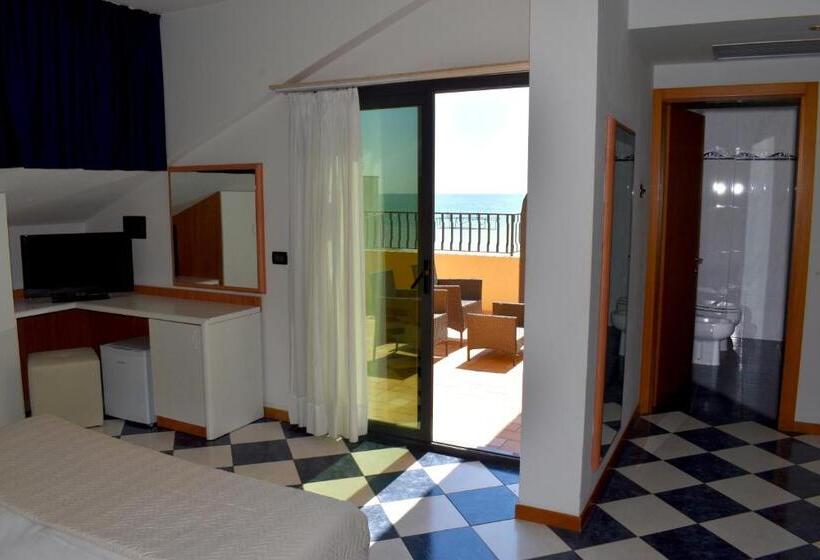 호텔 El Salvador Frontemare Piscina Riscaldata