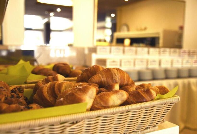 호텔 El Salvador Frontemare Piscina Riscaldata