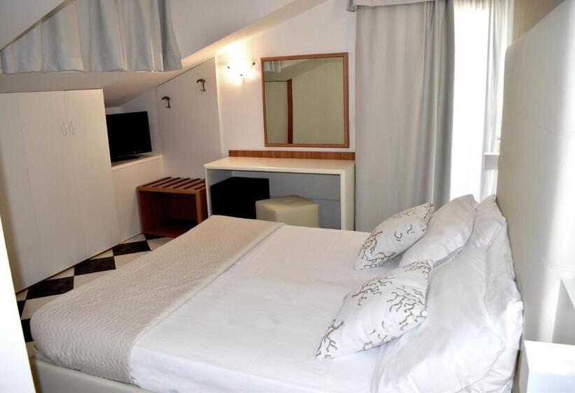 호텔 El Salvador Frontemare Piscina Riscaldata